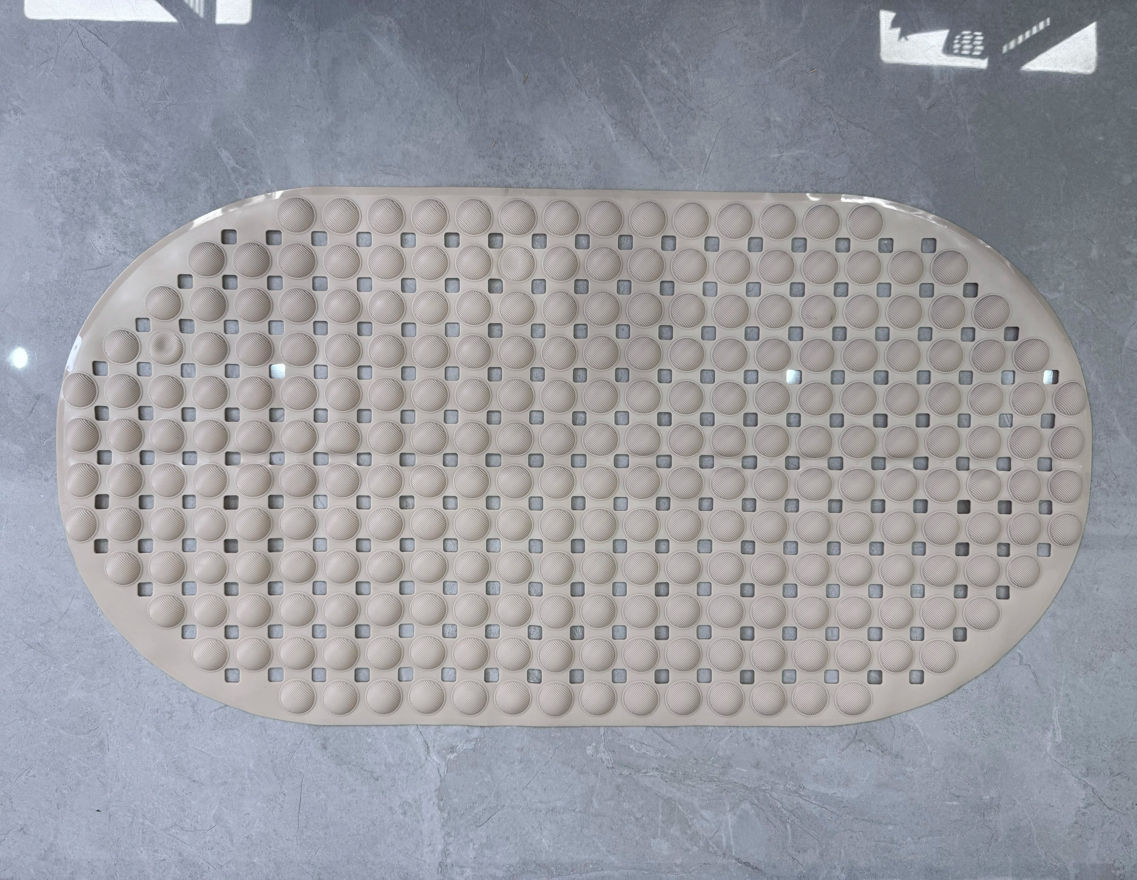 Oval Non-Slip Bath Mat with Suction Cups, 35x66cm