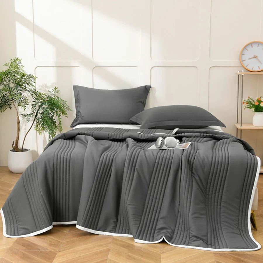 Lightweight Quilted Summer Blanket for Bed