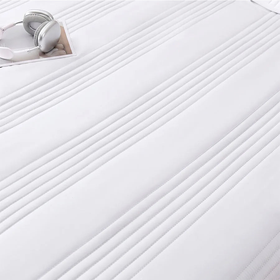 Lightweight Quilted Summer Blanket for Bed