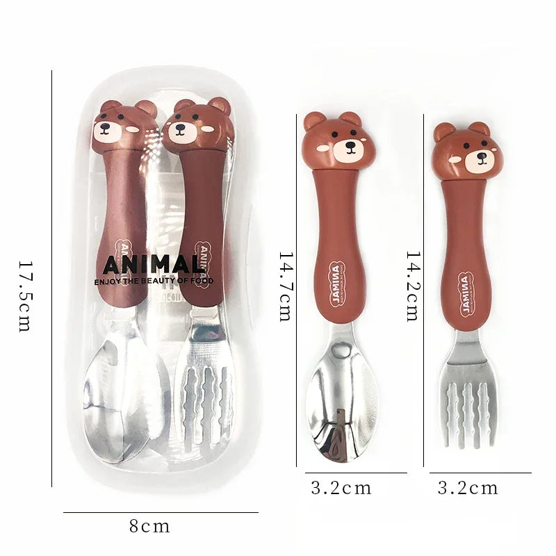 Bear cartoon cutlery set with measurements for spoon, fork, and travel case
