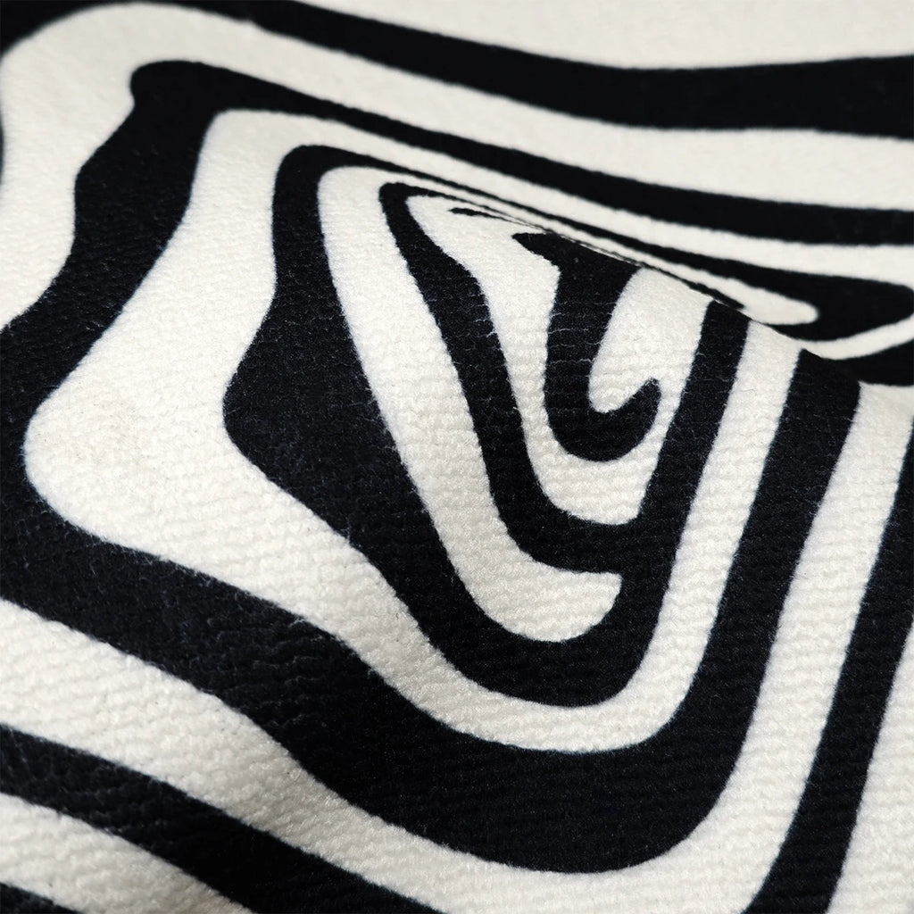 Sable Irregular Geometric Area Rug – Black & White Modern Floor Mat