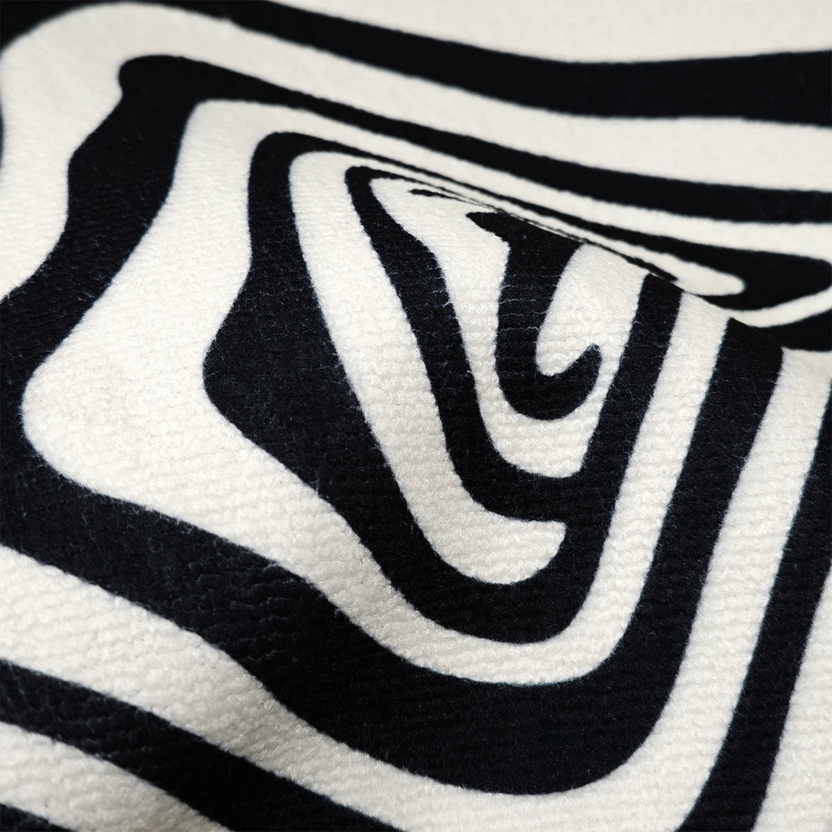 Sable Irregular Geometric Area Rug – Black & White Modern Floor Mat