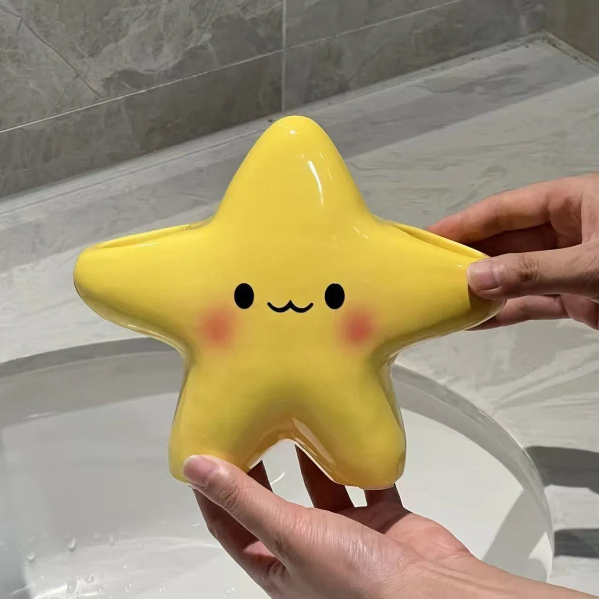 Sunny Star Freestanding Toothbrush Holder with Smiling Face for Bathroom Counter Organization – Yellow Plastic